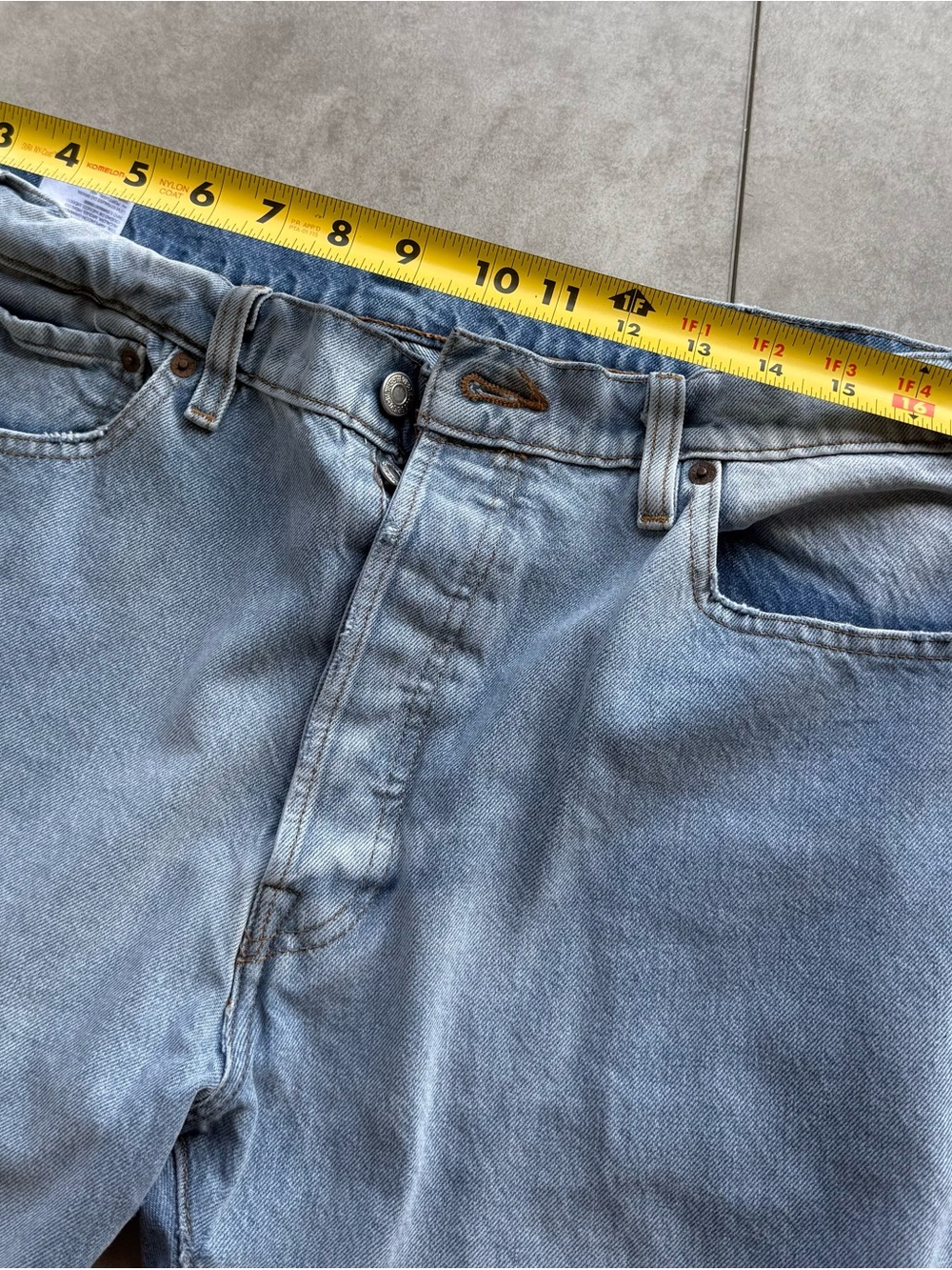 Levi’s 501 Jeans straight legs SZ 36 /32 light Blue Button fly logo Cotton - Picture 4 of 9